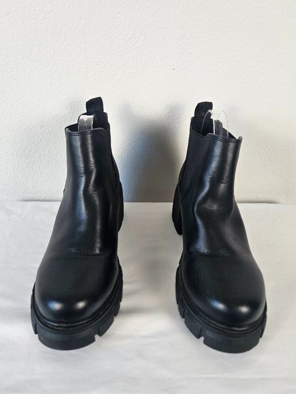 Soda Women's Faux Leather Chelsea Pull On Lug Ankle Boots Size 7.5